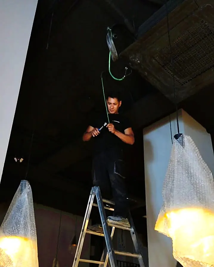 Reparación de aire acondicionado en local de hostelería